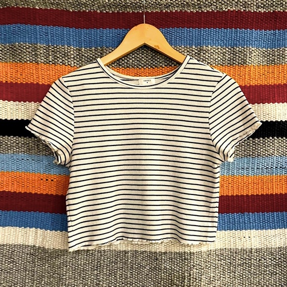 Forever 21 Black & White Strip Crop Top - Picture 2 of 7